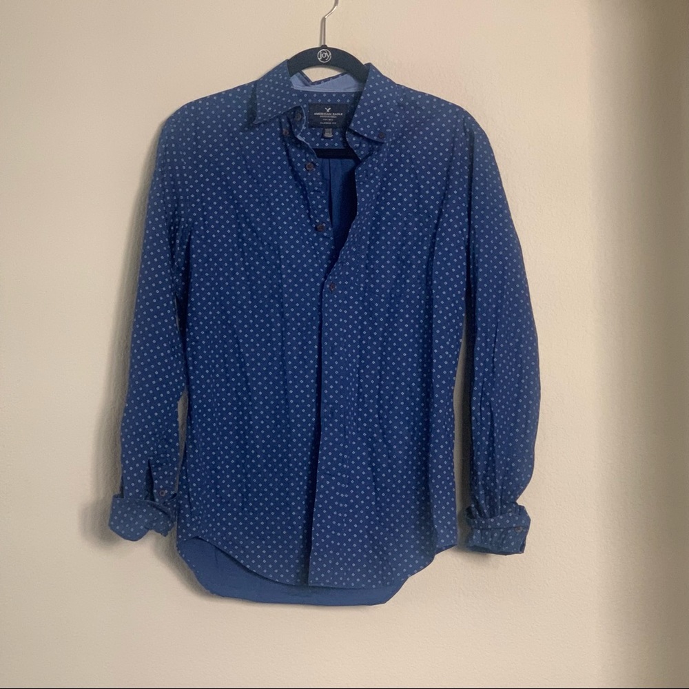 American Eagle classic fit Blue patterned shirt. Size XS